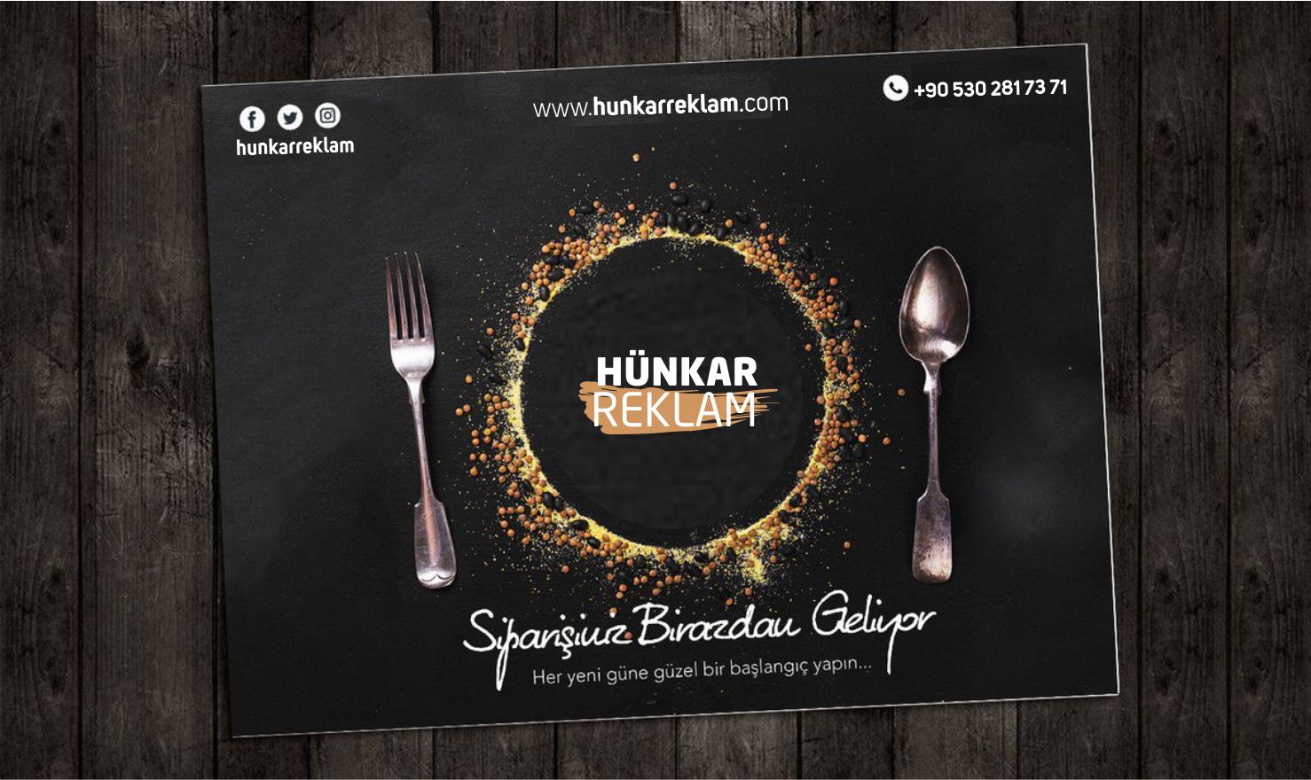 ХАРТИЯ ЗА СЕРВИРАНЕ С ПЕЧАТ