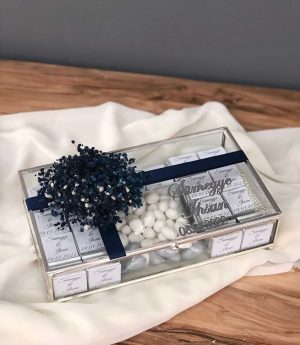 Сребърна Стъклена Кутия с Дражета и Шоколад Видове