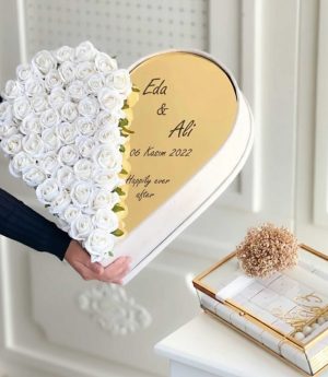 Комплект От 2 бр Сърдечен Комплект за Годеж (Цвете И Шоколади)