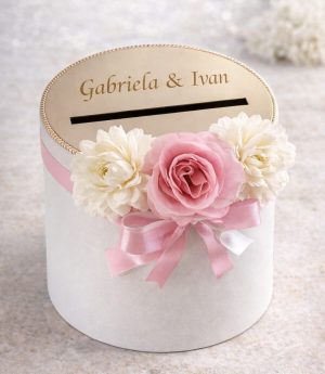 Кутия за Пари с Украса от Рози