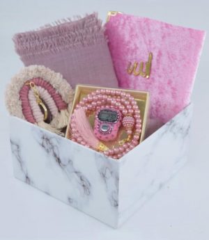 Комплект Подарък: Книга Ясин + Зикерматик Тесбих + Забрадка + Ключодържател