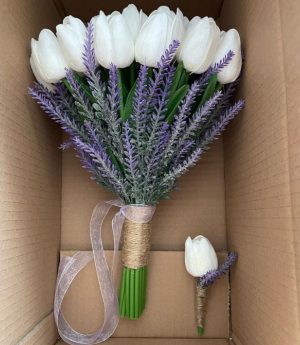 Лавандов и Лалетен Булчински Букет и Бутонера за Младоженеца