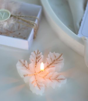 Свещ Листо от Чинар в Бяла Кутия с Восъчен Печат