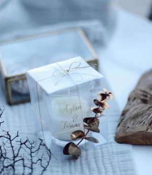 Свещ в Чаша в Прозрачна Кутия