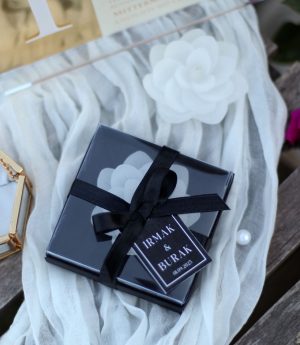 Свещ Лотос в Черна Кутия