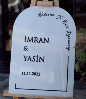 Овална Табела за Посрещане