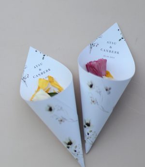 Цветен Конус за Цветя с Флорален Десен