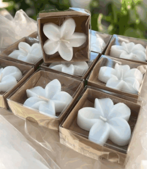 Свещ Хибискус в Крафт Кутия