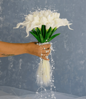 Премиум Булчински Букет с Лалета Гала и Перли