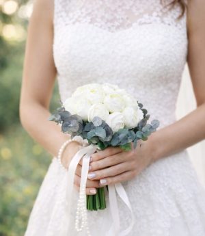 14-Букетен Булчински Букет с Божури, Евкалипт и Бутониера