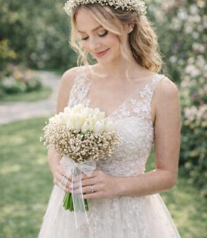 Мокра Лале Булчински Букет, Диадема за Външна Фотосесия и Ревера Цвете