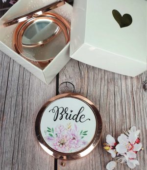 Огледалце с Едно Име в Специална Кутия