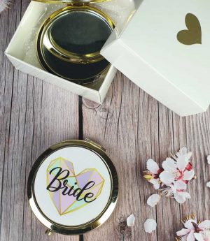 Огледалце с Едно Име в Специална Кутия