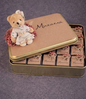 Метални Шоколадови Видове с Мече и Цветя