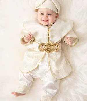 0–6 месеца и 1 година Сюннет Облекло