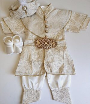 0–6 месеца и 1 година Сюннет Облекло