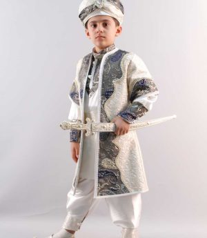 6 и 9 месеца, 1, 3, 4, 5, 6, 7, 8, 10 и 11 г. Сюннет Облекло