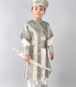 6 и 9 месеца, 1, 3, 4, 5, 6, 7, 8, 10 и 11 г. Сюннет Облекло