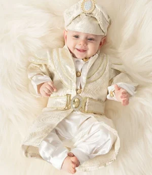 0–6 месеца и 1 година Сюннет Облекло