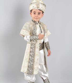 6 и 9 месеца, 1, 3, 4, 5, 6, 7, 8, 10 и 11 г. Сюннет Облекло