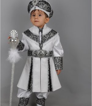 6 и 9 месеца, 1, 3, 4, 5, 6, 7, 8, 10 и 11 г. Сюннет Облекло