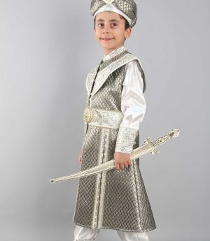 6 и 9 месеца, 1, 3, 4, 5, 6, 7, 8, 10 и 11 г. Сюннет Облекло