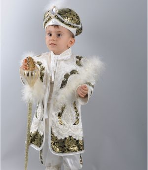 6 и 9 месеца, 1, 3, 4, 5, 6, 7, 8, 10 и 11 г. Сюннет Облекло