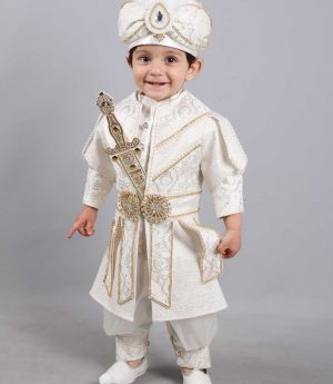 6 и 9 месеца, 1, 3, 4, 5, 6, 7, 8, 10 и 11 г. Сюннет Облекло