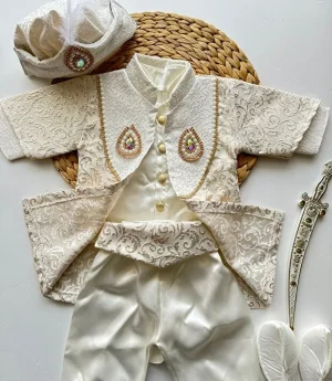 0–6 месеца и 1 година Сюннет Облекло