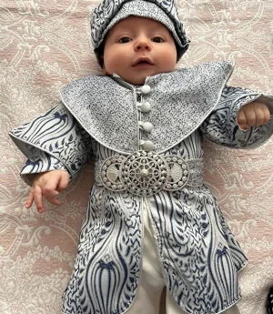 0–6 месеца и 1 година Сюннет Облекло