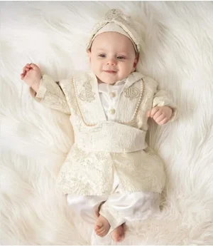 0–6 месеца и 1 година Сюннет Облекло