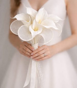 Булчински Букет с Перли и Тюл и Бутониера за Младоженеца