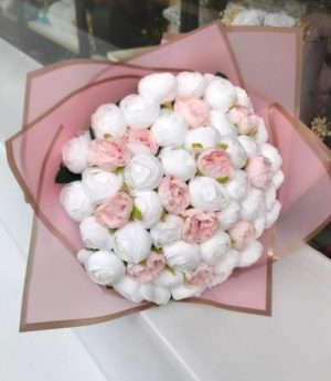 Букет От 21 Божура За Искане На Ръка