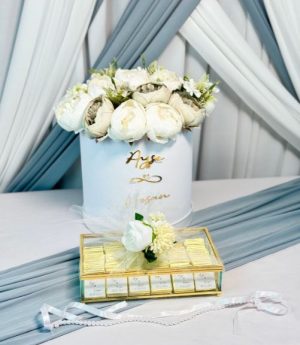 2 Броя Божури За Искане На Ръка И 80 Броя Шоколади За Обручение И Годеж