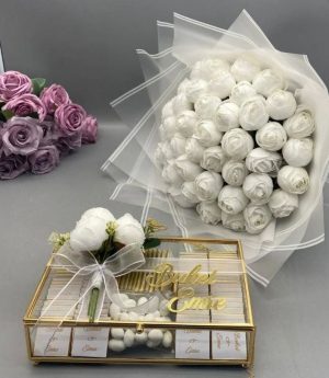 Божурено Цвете За Искане На Ръка