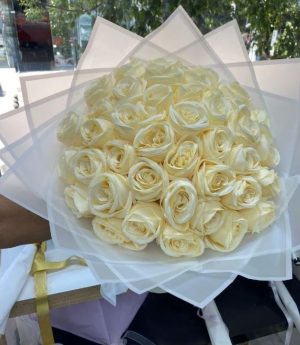 Луксозно Цвете За Искане На Ръка В Кремав Цвят