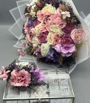 Цвете И Шоколади За Искане На Ръка – Букет От Лилави, Виолетови И Розови Божури И Сребърна Кутия С Шоколади