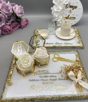 Табла за годеж и кафе за младоженеца с табелка с име