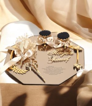 Златна табла за годежни пръстени