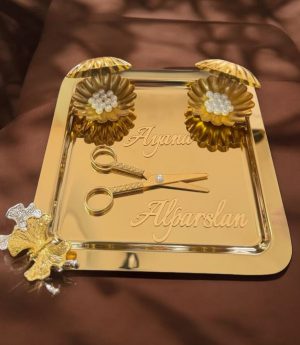 Златен комплект табла за годежни пръстени