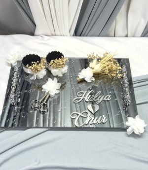 Златна огледална табла за годеж, табла за пръстени и табла за искане на ръката