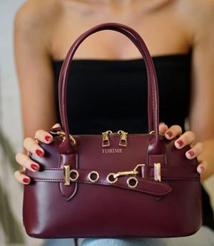 Дамска Чанта През Рамо От Веган Кожа С Декоративен Колан