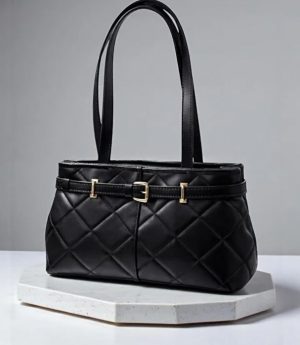 Луксозна Капитонирана Чанта За Рамо С Кожен Коланен Детайл