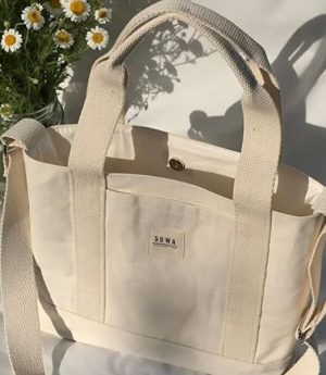 Дамска Платнена Чанта С Копче И Регулируема Презрамка За Ръка И Рамо