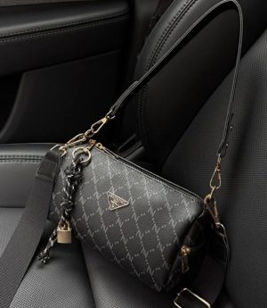 Дамска Чанта С Декоративен Чарм За Ръка, Рамо И През Тяло